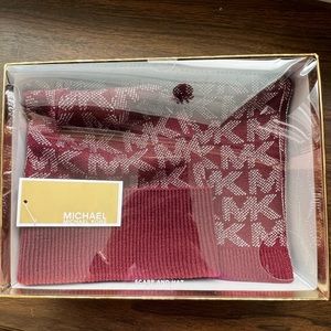 Michael kors scarf/hat gift set